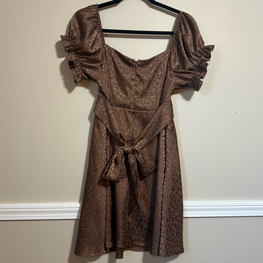 Francesca's Brown Satin Cheetah Print Mini Dress Bubble Sleeves Size Large NWT - Picture 11 of 14